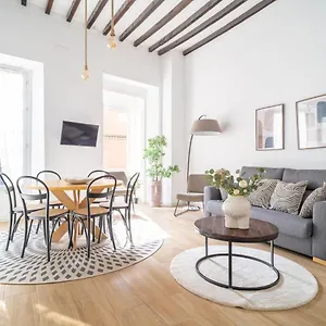 Apartamento Sanders Lavender - Delightful Two-bedroom Downtown, Málaga